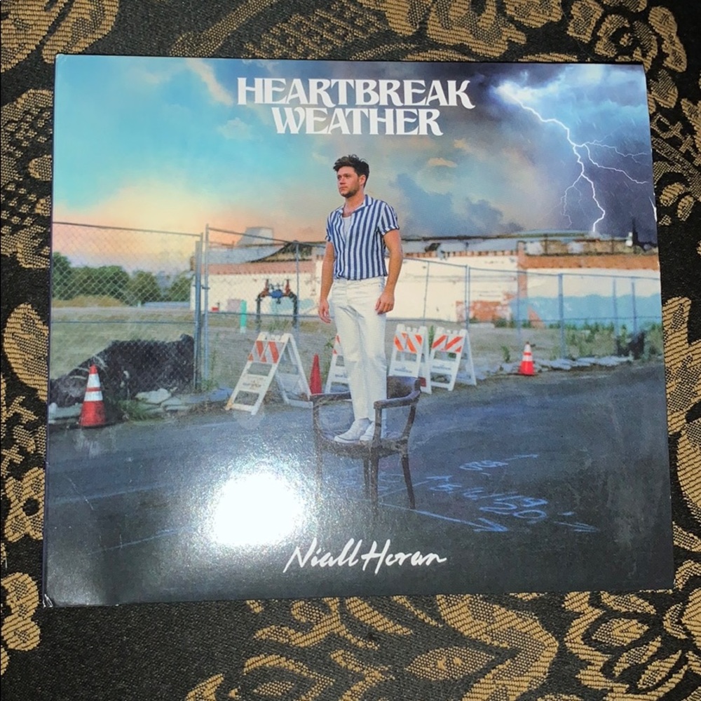 SOLD Niall Horan Heartbreak Weather Cd